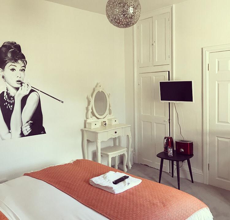 Wansford Country Lounge B&B Екстериор снимка