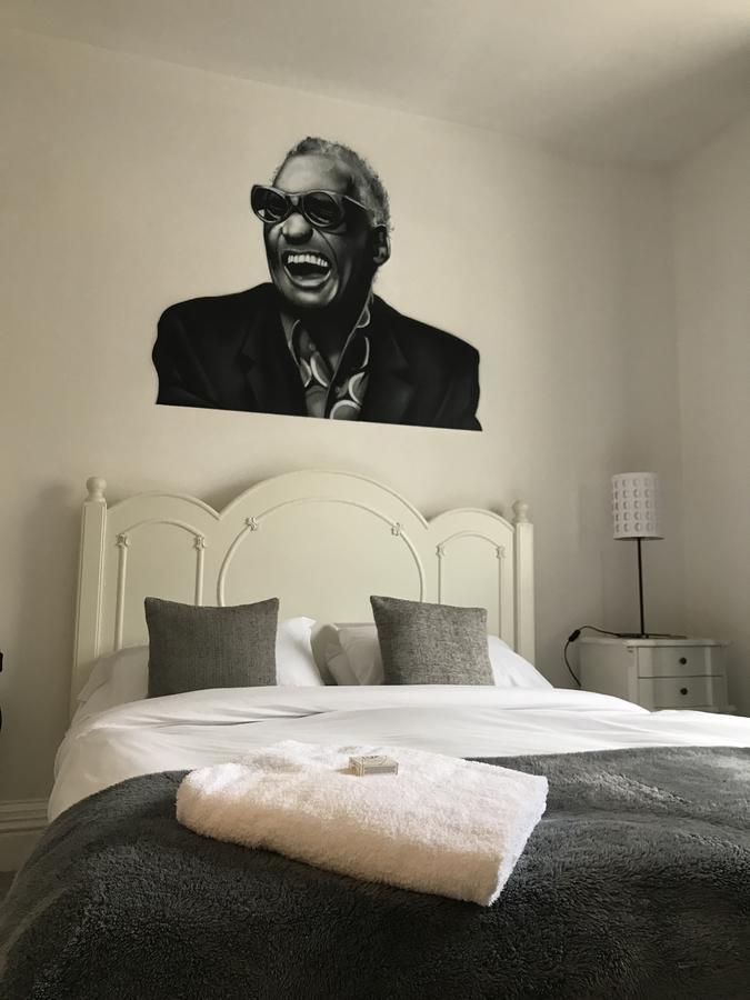 Wansford Country Lounge B&B Екстериор снимка